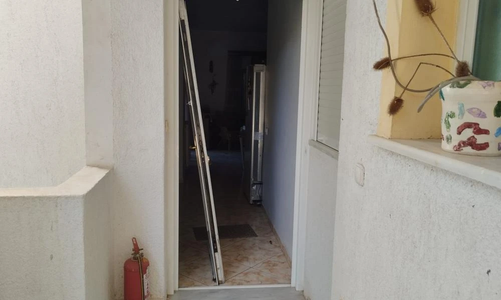 Τρόμος στον Διόνυσο: Ληστές εισέβαλλαν σε πολυκατοικία